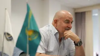 Черчесов начал изучать казахский язык