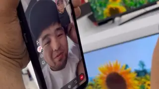 Олимпийский чемпион Елдос Сметов подарил телевизор своему болельщику