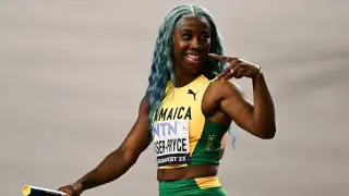 Трехкратная олимпийская чемпионка снялась с полуфинала в 100-метровке после скандала на ОИ