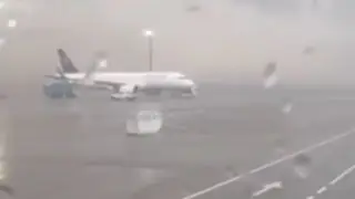 Момент повреждения самолета в аэропорту Астаны попал на видео