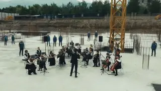 Казахстанцы обсуждают необычное и красивое поздравление с Днем строителя