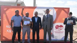 Жители села Уил, пострадавшие от паводков, получили ключи от новых домов