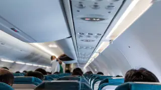 Мужчина устроил скандал на борту российского самолета, но его не наказали