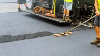 Зачем соскребли неплохой асфальт и постелили новый на улице Момышулы - ответ акимата Алматы