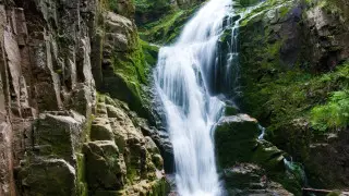 Дорогу до водопада Бурхан-булак и озера Жасылколь пообещал аким