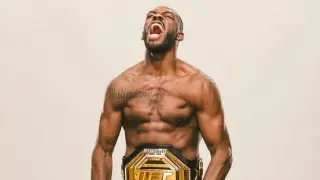 Легенда UFC оформил нокаут в главном бою против экс-чемпиона