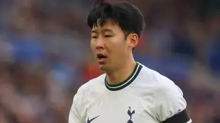 Звездный футболист получил наказание за издевательство над азиатами