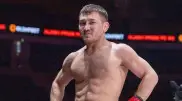 Казах получил чемпионский пояс после нокаута Нурмагомедова
