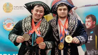 “Ребята доказали, что они в топе сильнейших“. Тяжелоатлетов-чемпионов встретили в Алматы