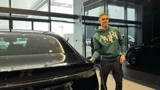 Звезда “Ман Сити“ подарил своим малолетним детям машины