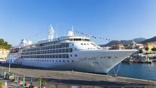 Крупным круизным лайнерам запретили останавливаться на популярном курорте
