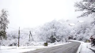 Дороги перекрыли в двух областях Казахстана