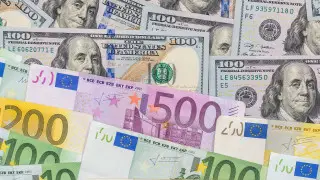 Курс доллара в Казахстане упал еще почти на 4 тенге