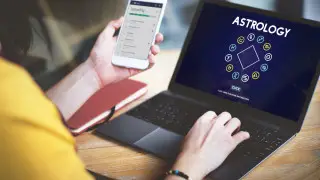 Гороскоп на сегодня: кому контролировать траты, а кому следить за словами