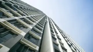 В Астане упала девушка с высоты и погибла