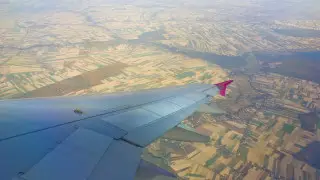 Как крошечные детали в самолетах спасают жизни: черные треугольники и желтые крючки