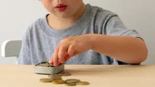 Казахстанцам выплатили 8 миллионов долларов из Нацфонда