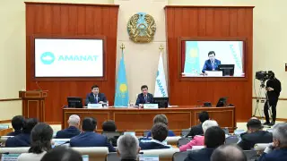 Amanat заслушал правительство по единому часовому поясу
