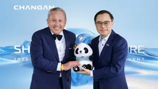 Нурлан Смагулов, основатель "Астана Моторс", Чжу Хуарун, председатель Changan Automobile Co. Фото: Changan Automobile Group