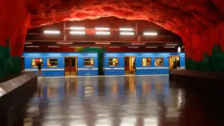 “Подводная лодка и сказочная пещера“: самые красивые и необычные станции метро