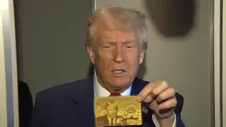 Трамп показал золотую карту за 5 миллионов долларов