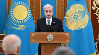 “Скажется и на Казахстане, но поводов для паники нет“ - Токаев о падении мировых рынков