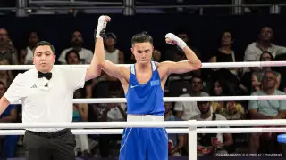 Чемпион мира по боксу из Казахстана разгромил узбекистанца