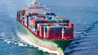 135-метровое судно едва не раздавило дом жителя побережья