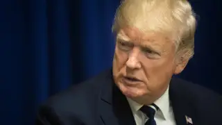 Трамп следит за ответными действиями Ирана на Ближнем Востоке - СМИ