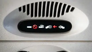 Почему в самолетах до сих пор есть пепельницы