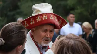 Амантай қажы обвинил “мафию“ и “коррупционеров“ в скандале с падением женщины