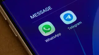 Звонки в WhatsApp и Telegram заблокируют в России - СМИ