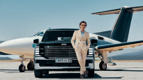 Абсолютно новый Palisade и амбассадор Hyundai народный артист Казахстана Жан Байжанбаев. Фото: Astana Motors