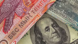 Курс доллара упал на 4 тенге