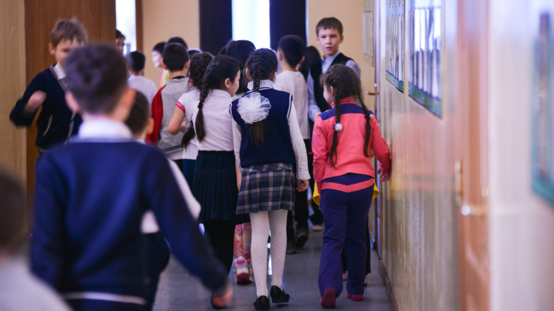 Петиция в Казахстане: родители требуют отменить школьную форму