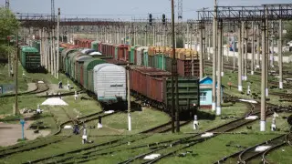 Более половины ж/д путей изношены в Казахстане - министр транспорта