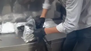 Посылка с сюрпризом: иностранца задержали в аэропорту Алматы