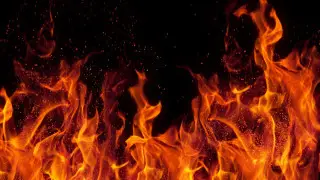 Огонь с горящего автомобиля перекинулся на жилой дом в Шахтинске