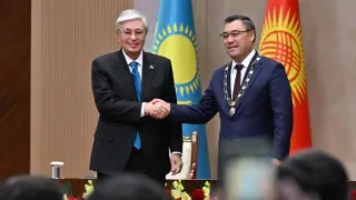 Токаев наградил Жапарова