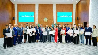 Депутаты столичного маслихата вручили образовательные гранты молодежи Астаны