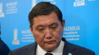 Депутат Базарбек призвал поддержать Aitu