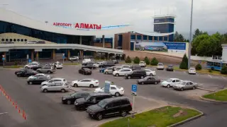 Долг в 1,4 миллиона тенге за въезд в аэропорт удивил алматинца