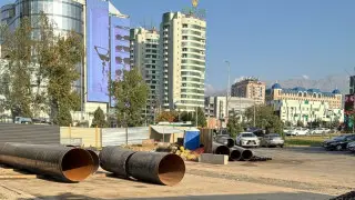 Ремонт отменили, а трубы остались: когда наведут порядок на Аль-Фараби в Алматы