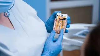 “Имитируя проблемы с зубами“, казахстанцы вывели из ЕНПФ 200 миллиардов тенге