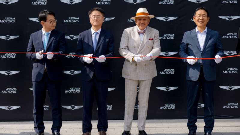 Вице-президент Hyundai Motor Company, глава офиса управления бизнесом Genesis Чой Ук, исполнительный вице-президент Hyundai Motor Company и руководитель подразделения глобальных операций Ли Ёнхо, основатель Astana Motors Нурлан Смагулов, вице-президент Hyundai Motor Company О Ыккюн