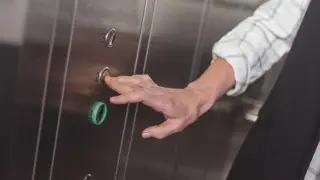 Жители Усть-Каменогорска годами терпят неудобства из-за неисправных лифтов