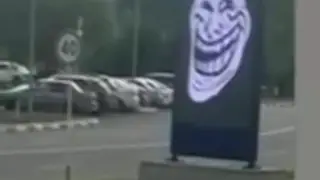 Школьник устроил показ мемов на уличном экране в Костанае