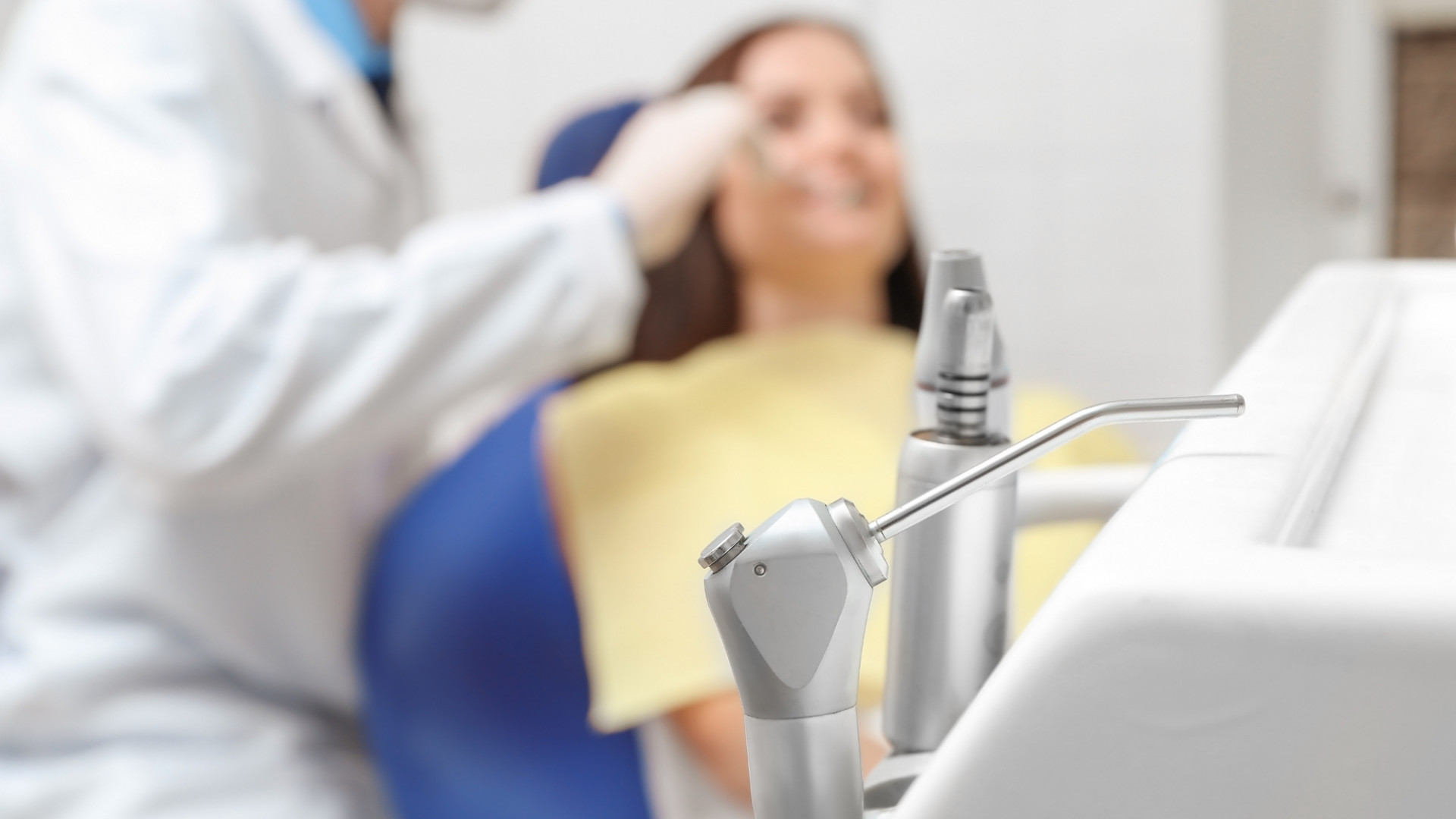 “Почему опять виноваты только мы?“: стоматологи о скандале вокруг “пенсионки“