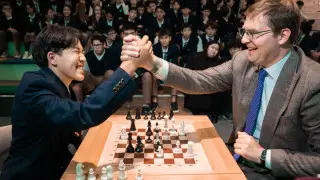 “Баттл“ с миллиардером. Аульский мальчик сыграл партию с Тимуром Турловым