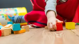 Дети едят на полу: родителей шокировали условия детского сада в Шымкенте